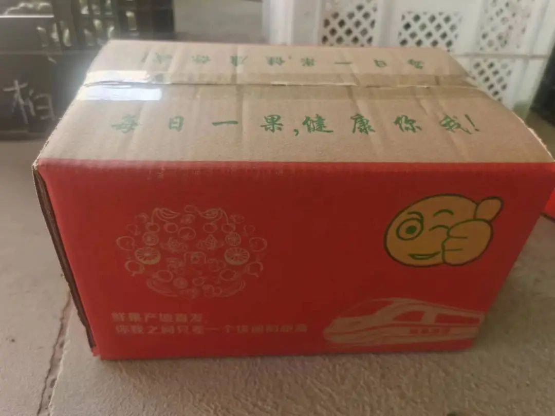藏在云南太阳城的“红宝石”，皮薄肉厚核小，深红色果肉细嫩无渣，口感还特别脆！