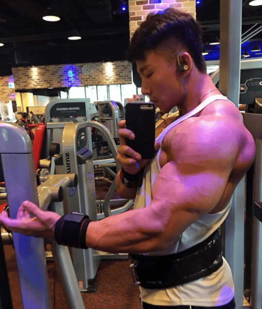 33岁刘翔再刷屏!肌肉炸裂,还撩走性感女私教!这样的人生我服了.