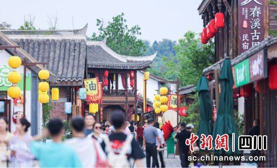 "李白·时光里"五一热闹开街迎游客