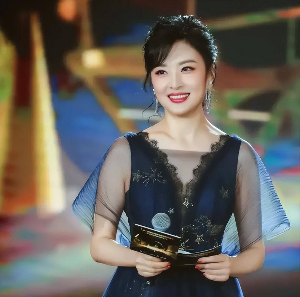 她是央视最美主持人,和前夫离婚后嫁大8岁百亿富豪,称找到真爱
