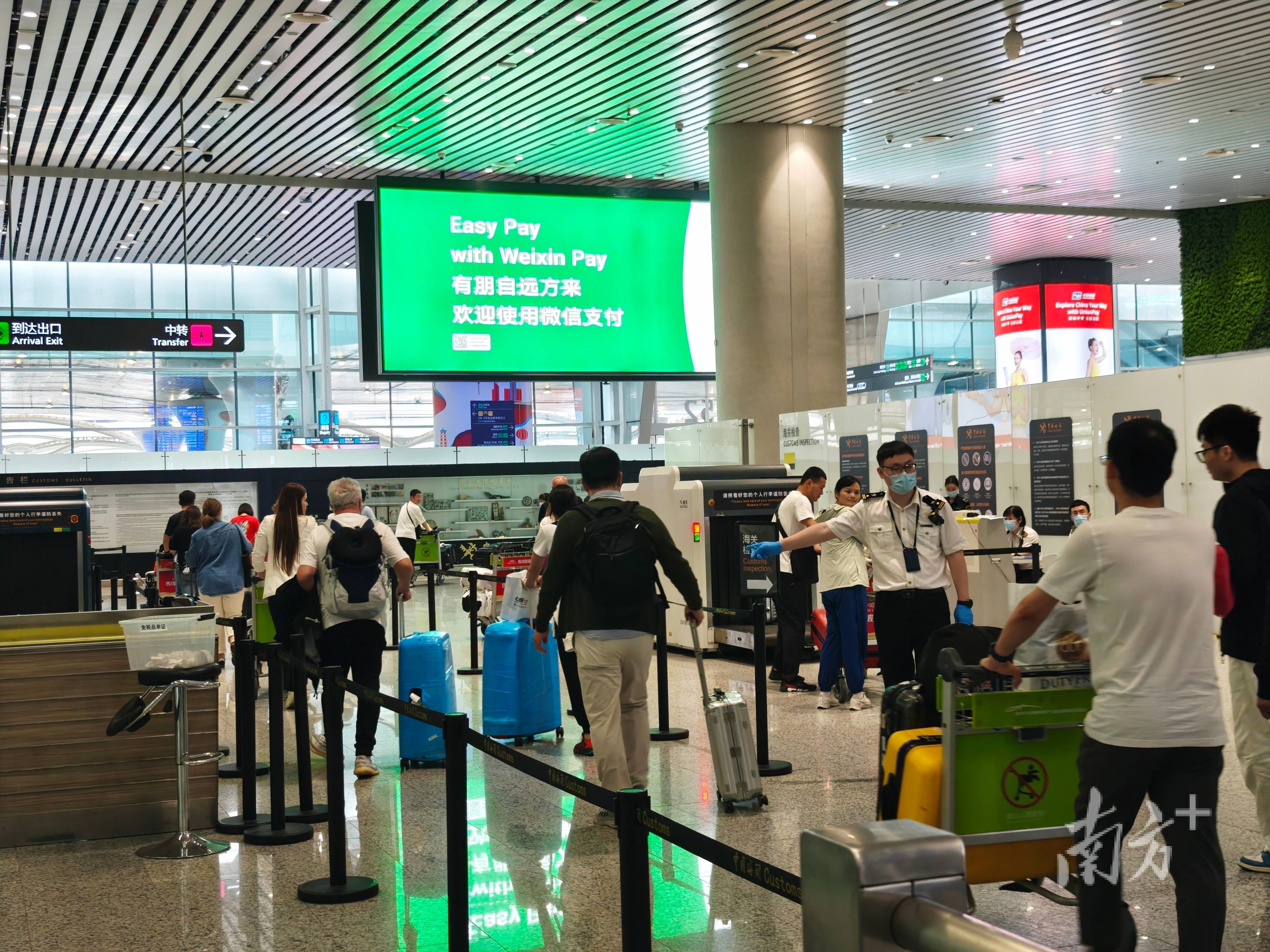 "广州白云机场海关值机处航空器查验二科科长方平