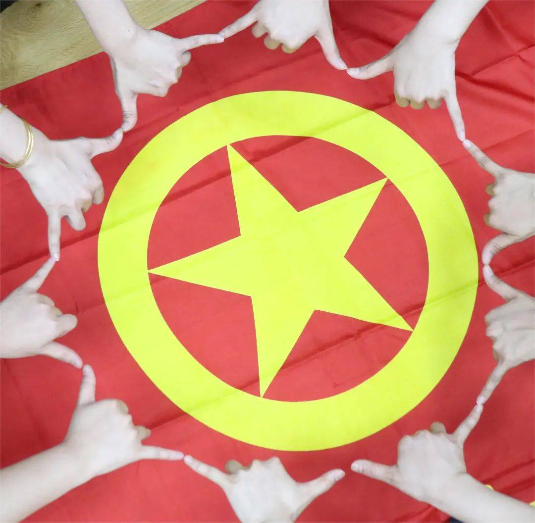 五四特辑丨"我和团旗团徽合个影"作品展播