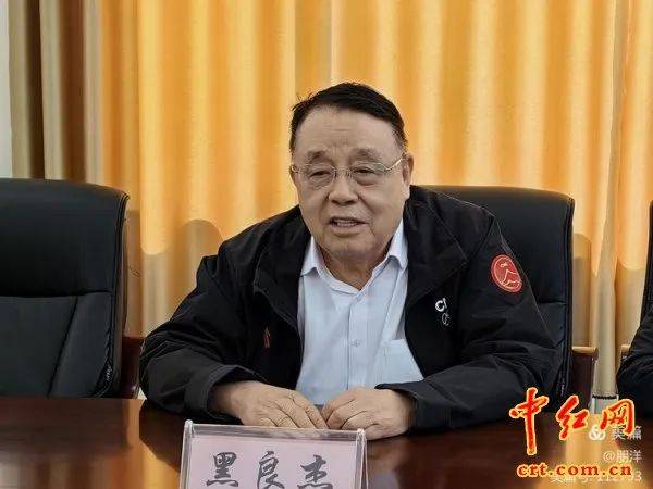 清明时节祭拜固原任山河六十四军烈士陵园(组图)