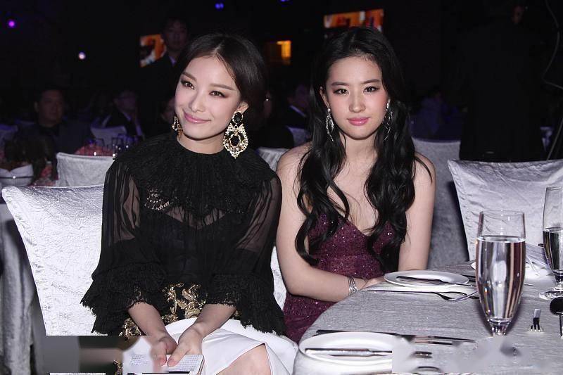 刘亦菲膀大腰圆早已不是神仙姐姐?看看她和杨幂的合照