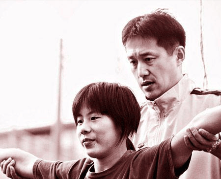 这个人就是日本国家队的跳水教练马渊良,在他知道苏薇来到他们的国家