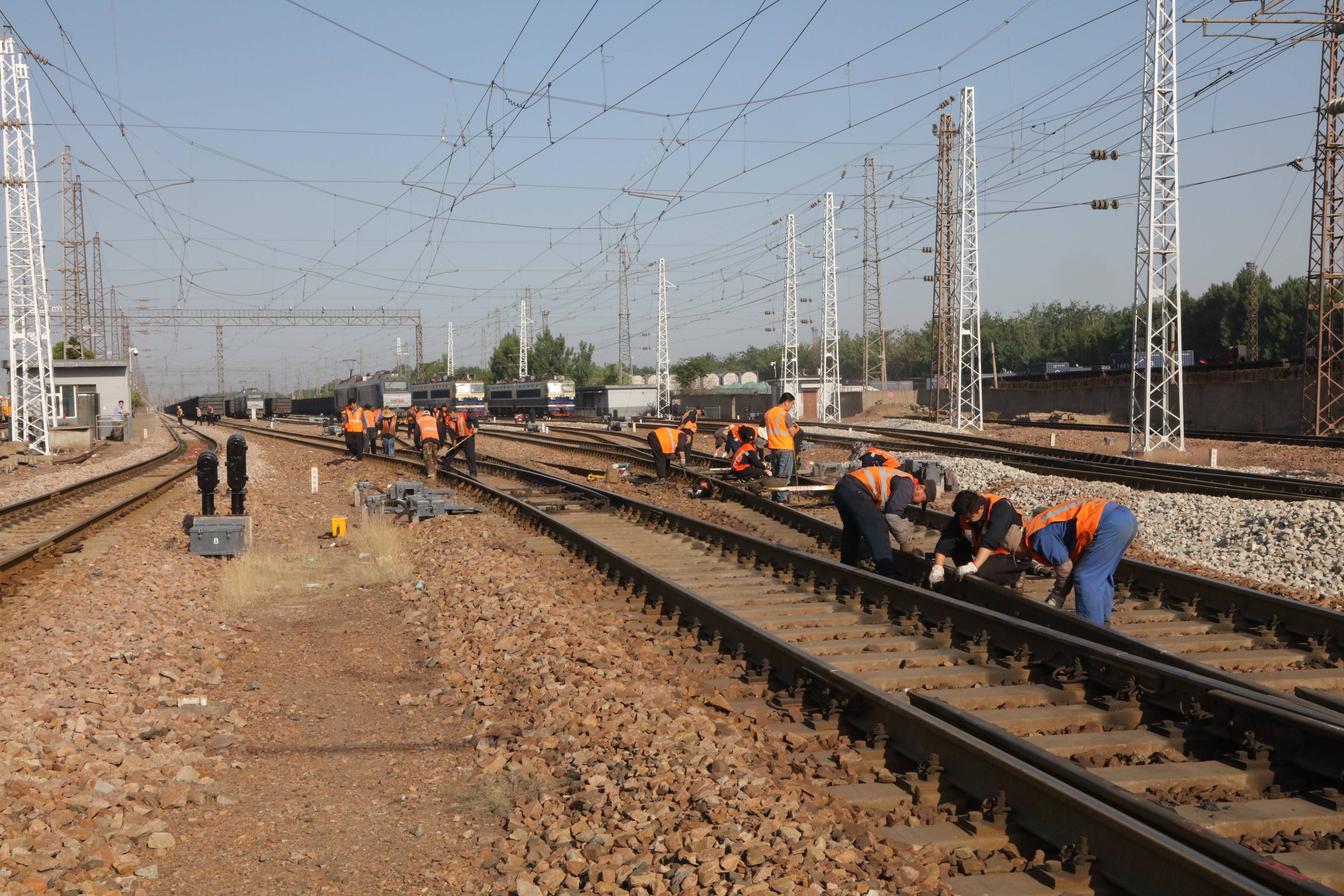 山西南部重要能源通道侯月铁路开始集中修施工