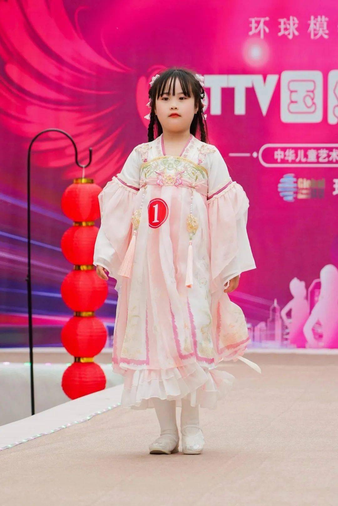 麦田星艺小艺人受邀参加gttv国际模特大赛环球模特新秀启动仪式