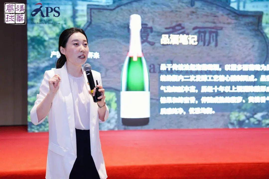 4本次活动合作方 - 中世网唐慧 (清华)- 中世网总经理(中间)5本次活动