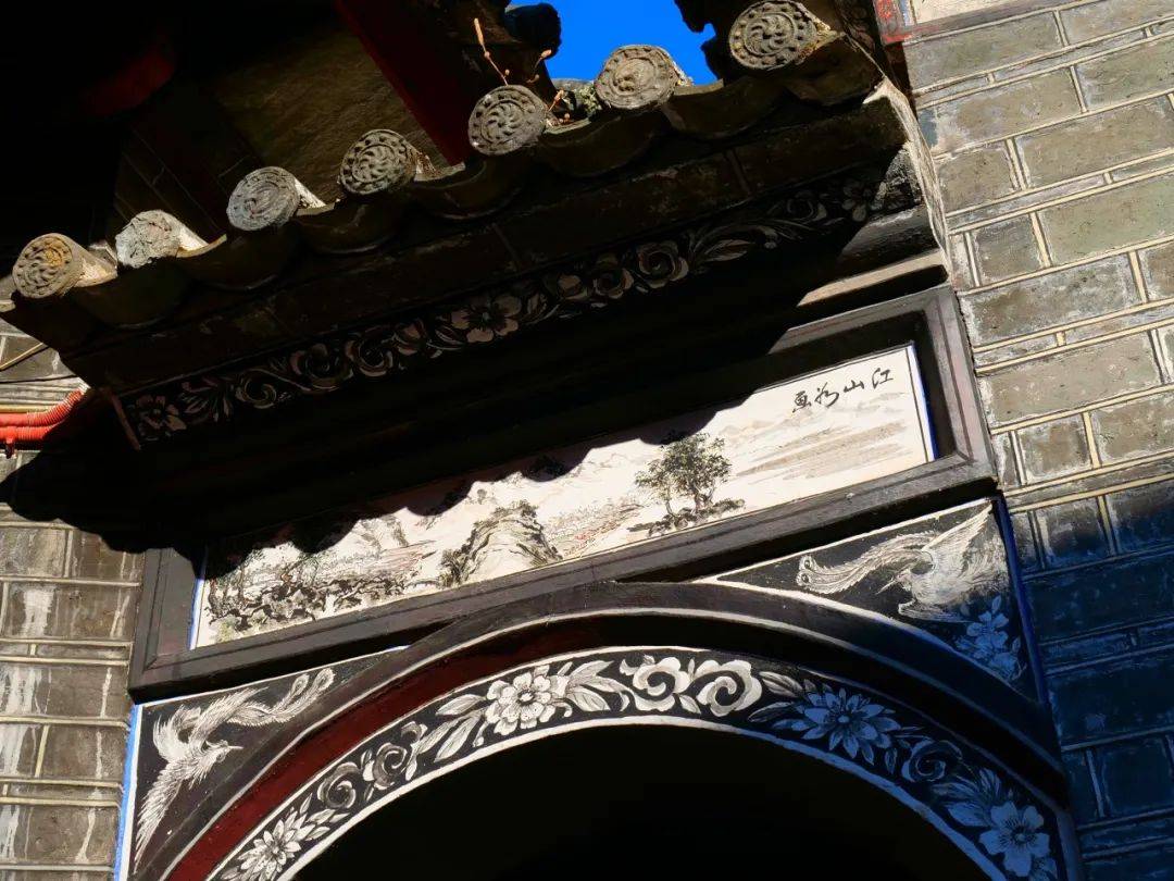 【打卡点推荐】严家大院:严家院位于四方街的西南角,是严子珍先生于