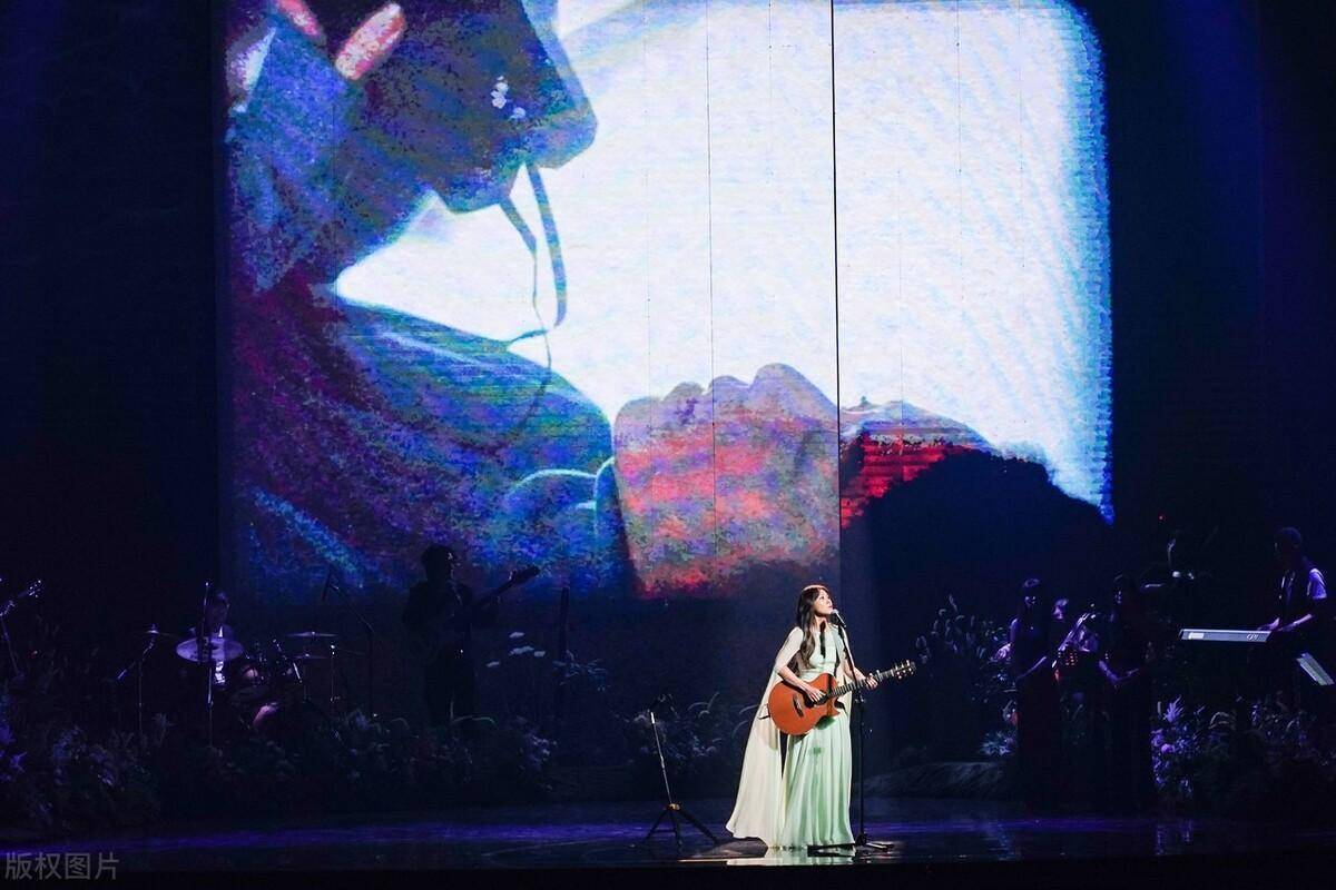 蔡健雅这身材,这才是尤物啊!