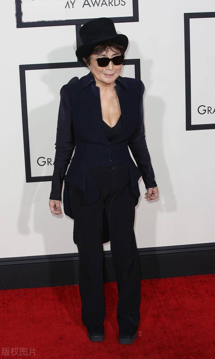 这谁顶得住嘛小野洋子这身材这才是尤物啊