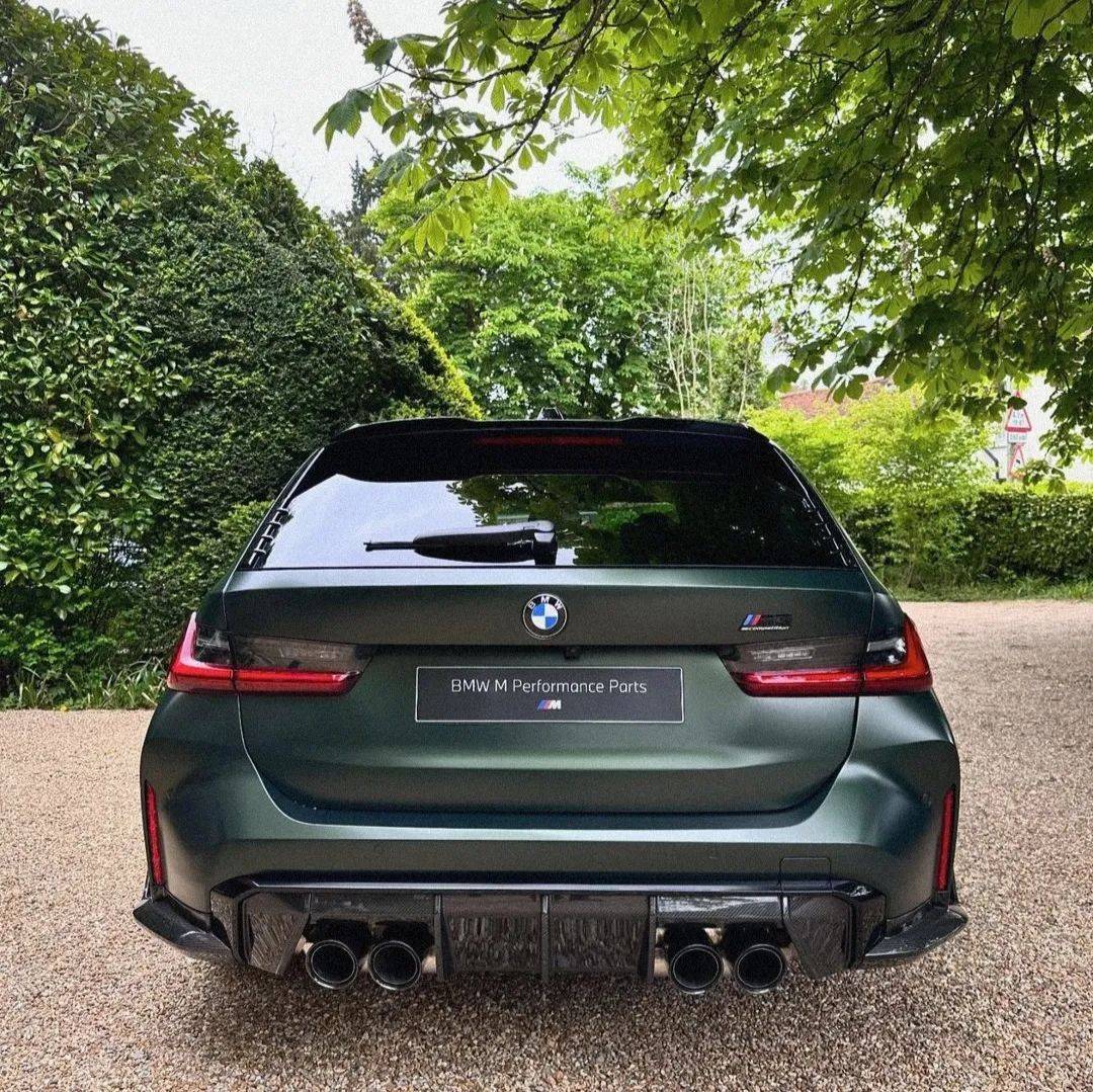 实拍宝马m3旅行车,磨砂深绿色车漆太有质感了