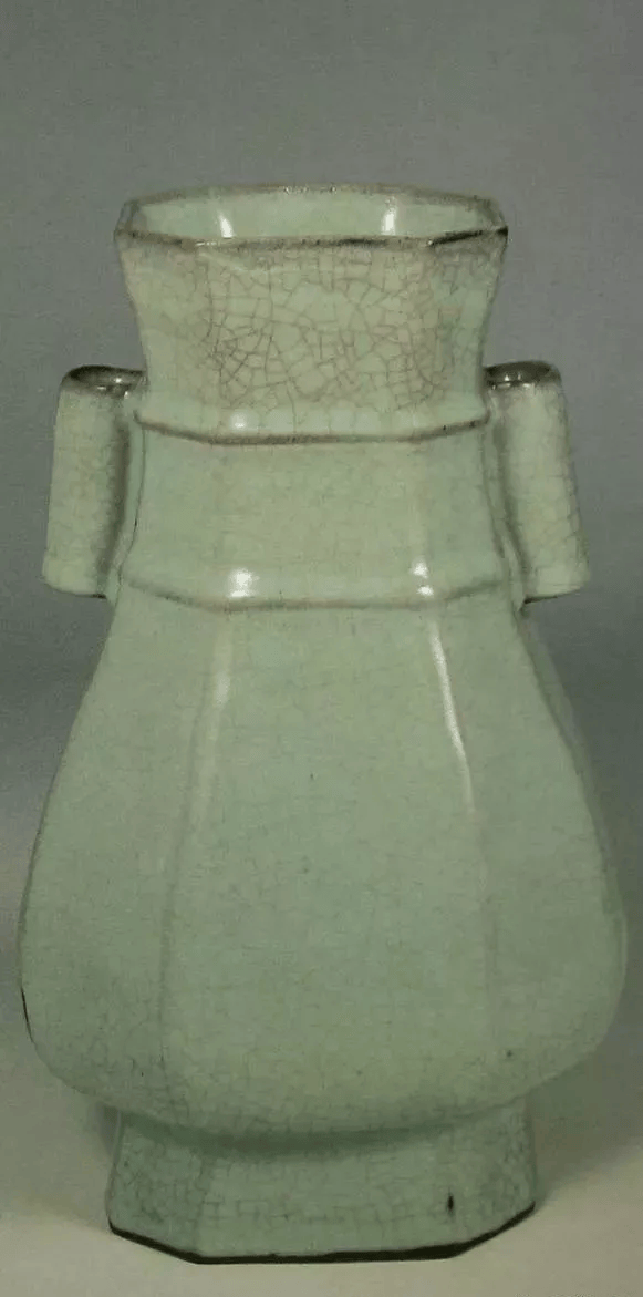 古人制器师法自然,斗笠碗的造型就活像江南渔翁的斗笠,宋代时始烧