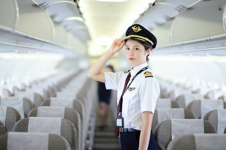 她是6岁娃的母亲也是90后女飞行员,欢迎继续晒妈妈的故事_沈佳丽_都会