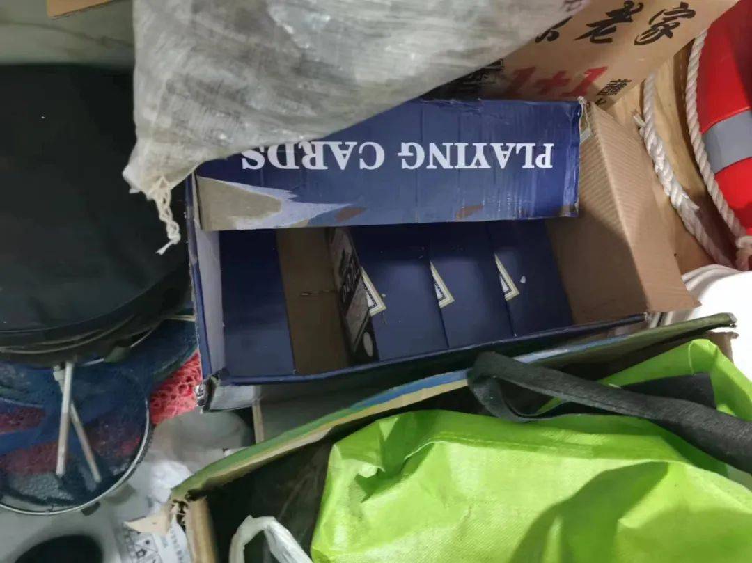 在荒山野岭玩 "百家乐".