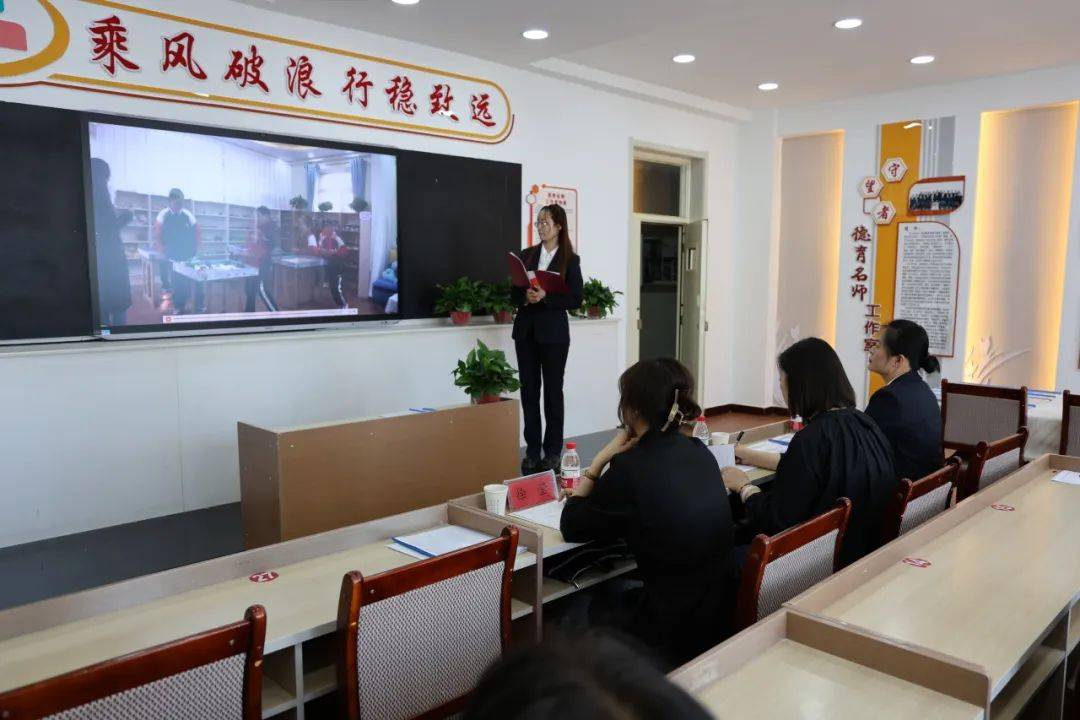 首先,课题组成员张一凡老师进行了课题中期汇报.