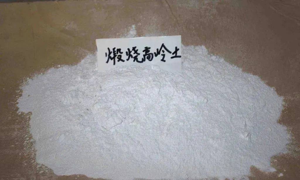 氧化硅,钙,钾,钠,镁等多种微量元素,原矿呈灰褐色,浅白色