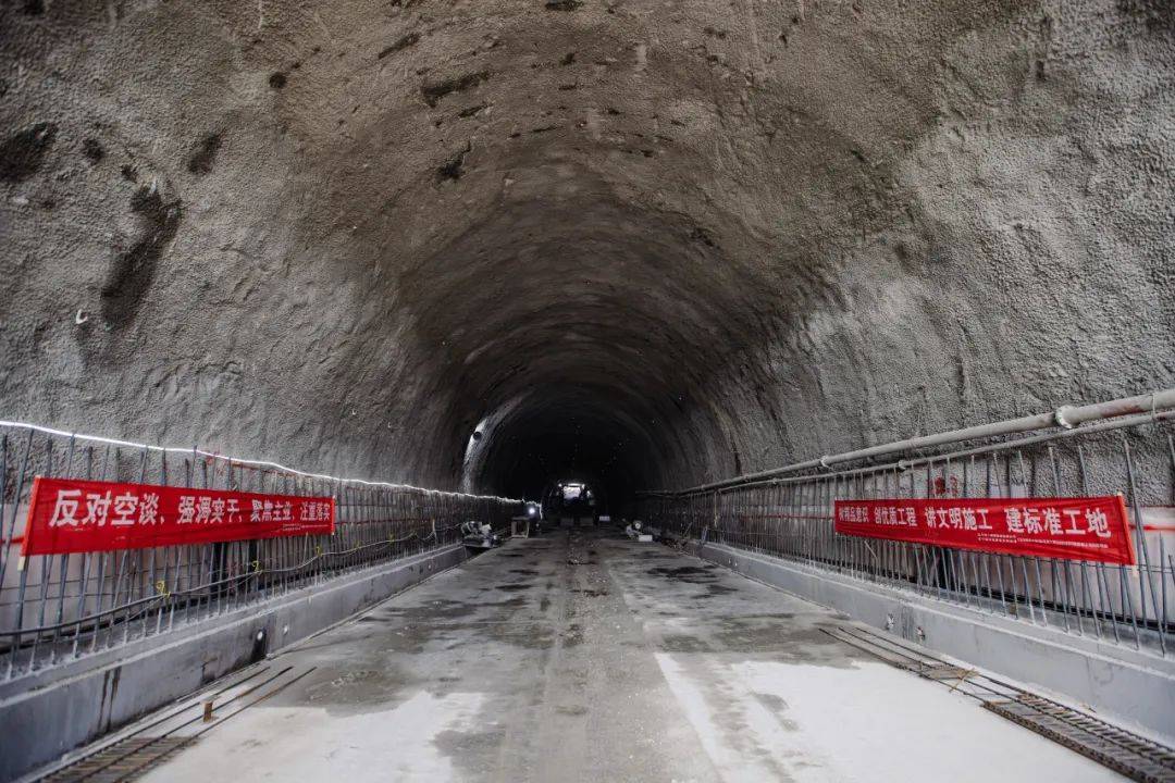 九龙湖过江隧道图片