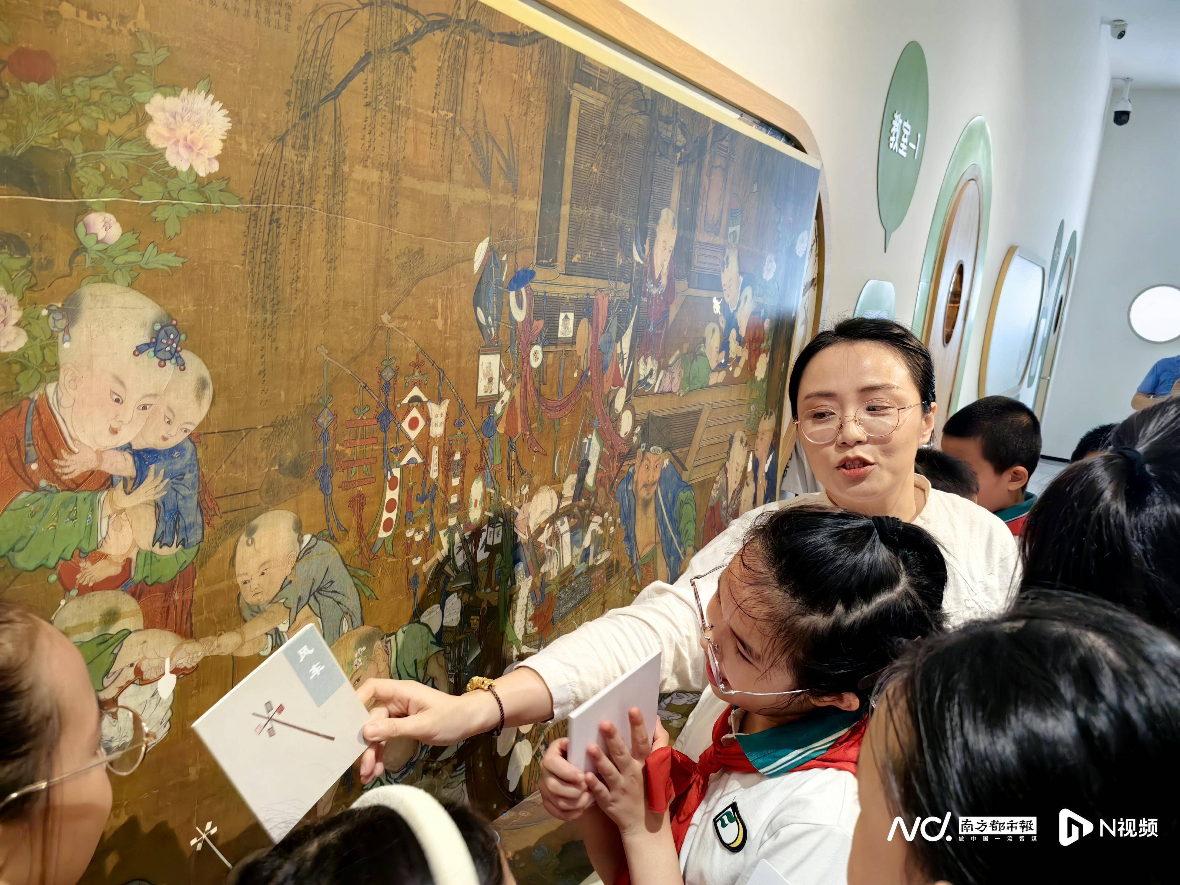 东风东路小学在艺术馆中上了一节有趣的美术课