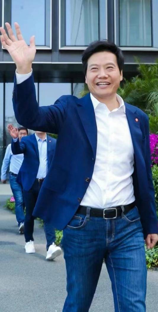雷军发布会穿搭火出圈 同款t恤京东成交额增长100倍