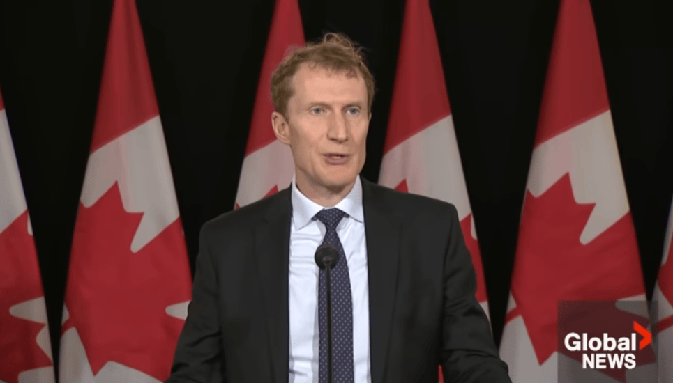 加拿大华人爆火"移民后门"遭严查!$8万高价专卖留学生!上百人被控!