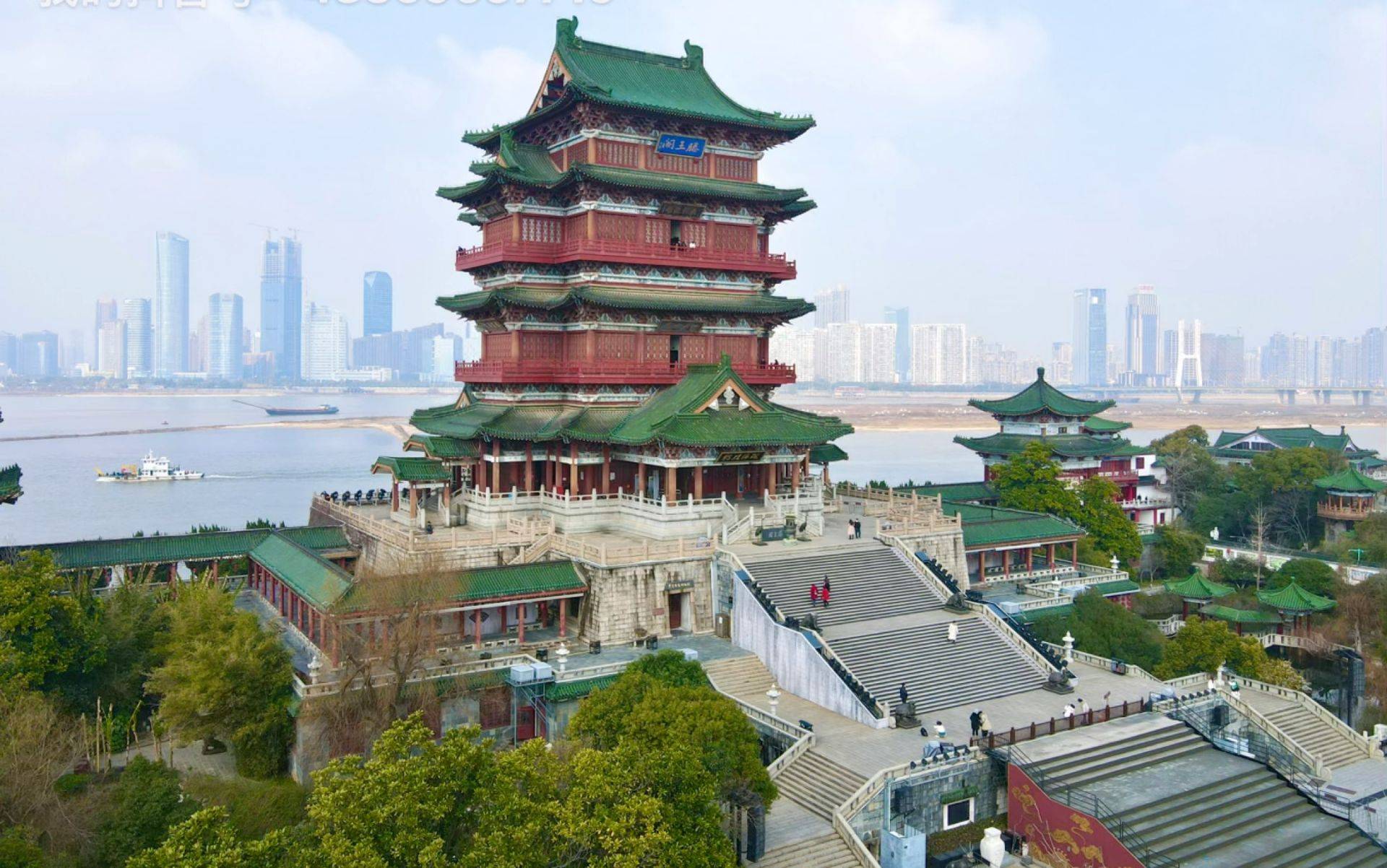 网友建议"背诗词享黄鹤楼门票优惠" 武汉:收到!安排!