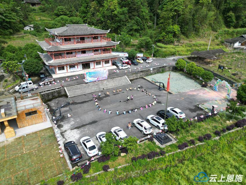 宣恩县高罗镇政府机关党支部联合鄂西高速高罗收费站党支部到幸福河湖