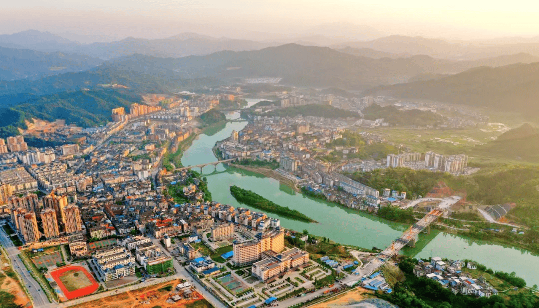 广西与贵州交界有个县,名气不大却出了多个世界之最,让人惊叹