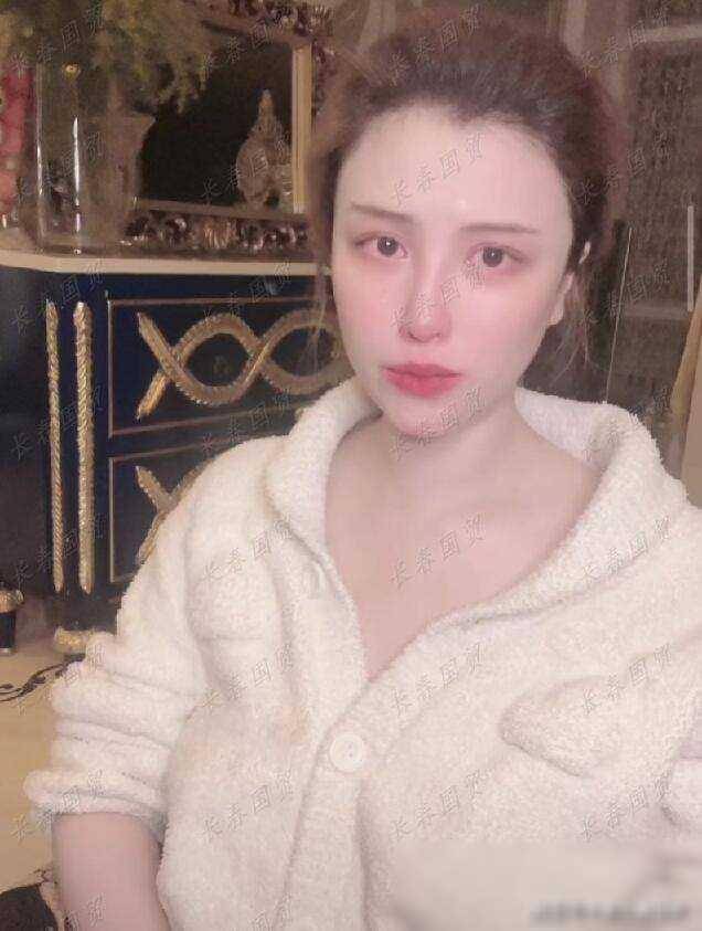 演员葛天直播时突然崩溃大哭,与刘翔离婚八年至今单身未嫁