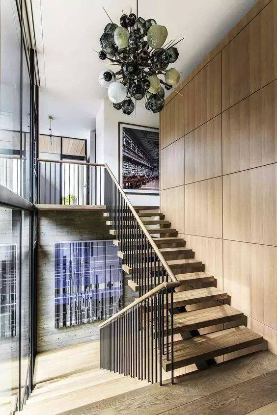 楼梯学着这样设计,既实用又上档次,必须是家里一道靓丽的风景!