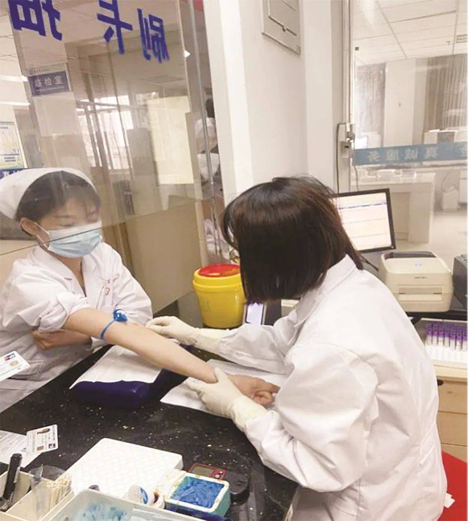 莆田市荔城区黄石镇卫生院为全体护士免费进行身心健康体检.