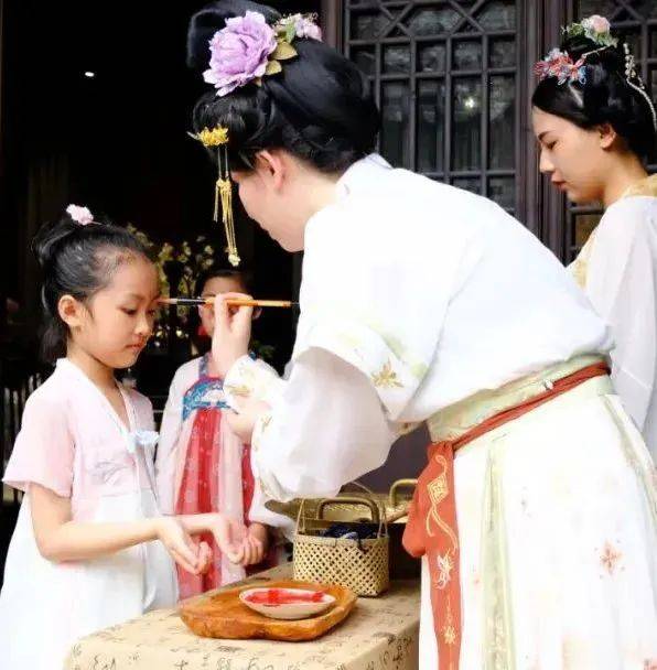 敲响2024海珠湿地龙船景"第一锣"