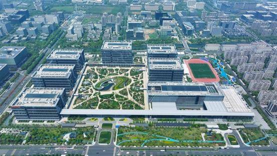 阿里巴巴杭州全球总部正式启用，是其目前最大的综合性办公园区