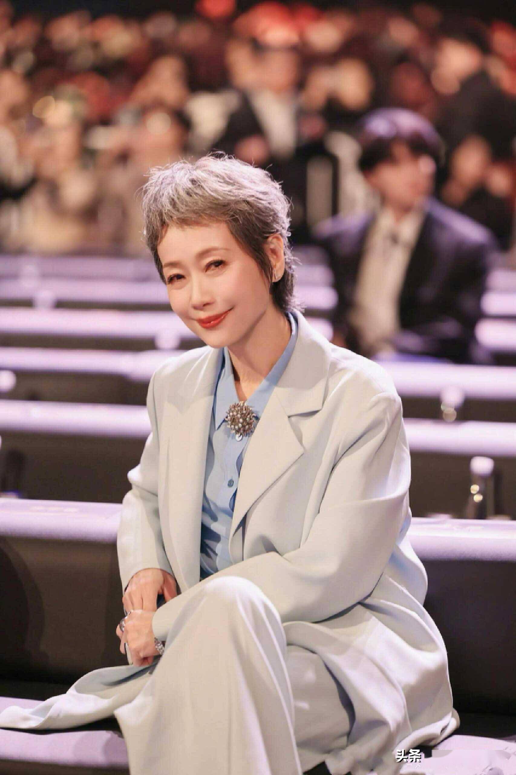 优雅老去的女星我只服这4位:不染白发,不整科技脸,越松弛越美_叶童