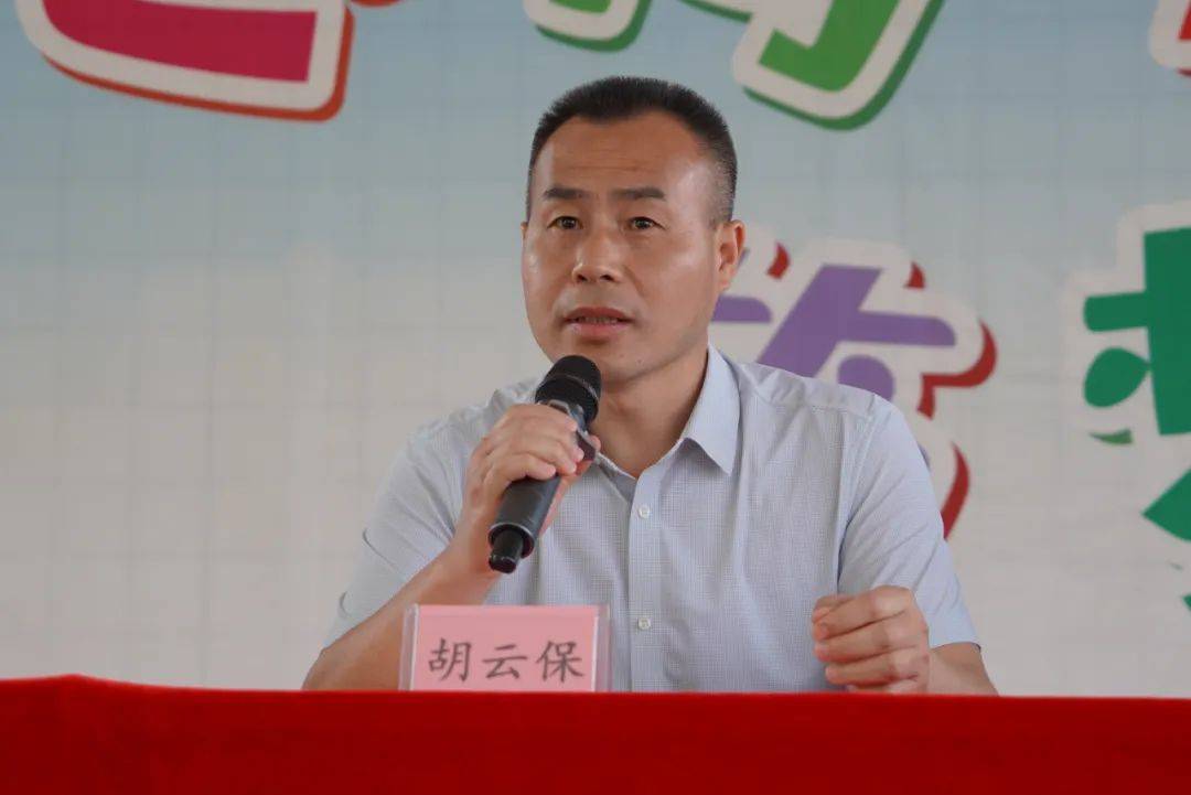 国防教育,红色文化等情况作简要介绍,并表示希望能够学习浏阳三中的