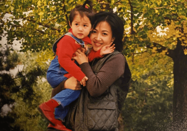 曾与张艺谋导演合作,后成女儿得力助手_李君_父亲_因为