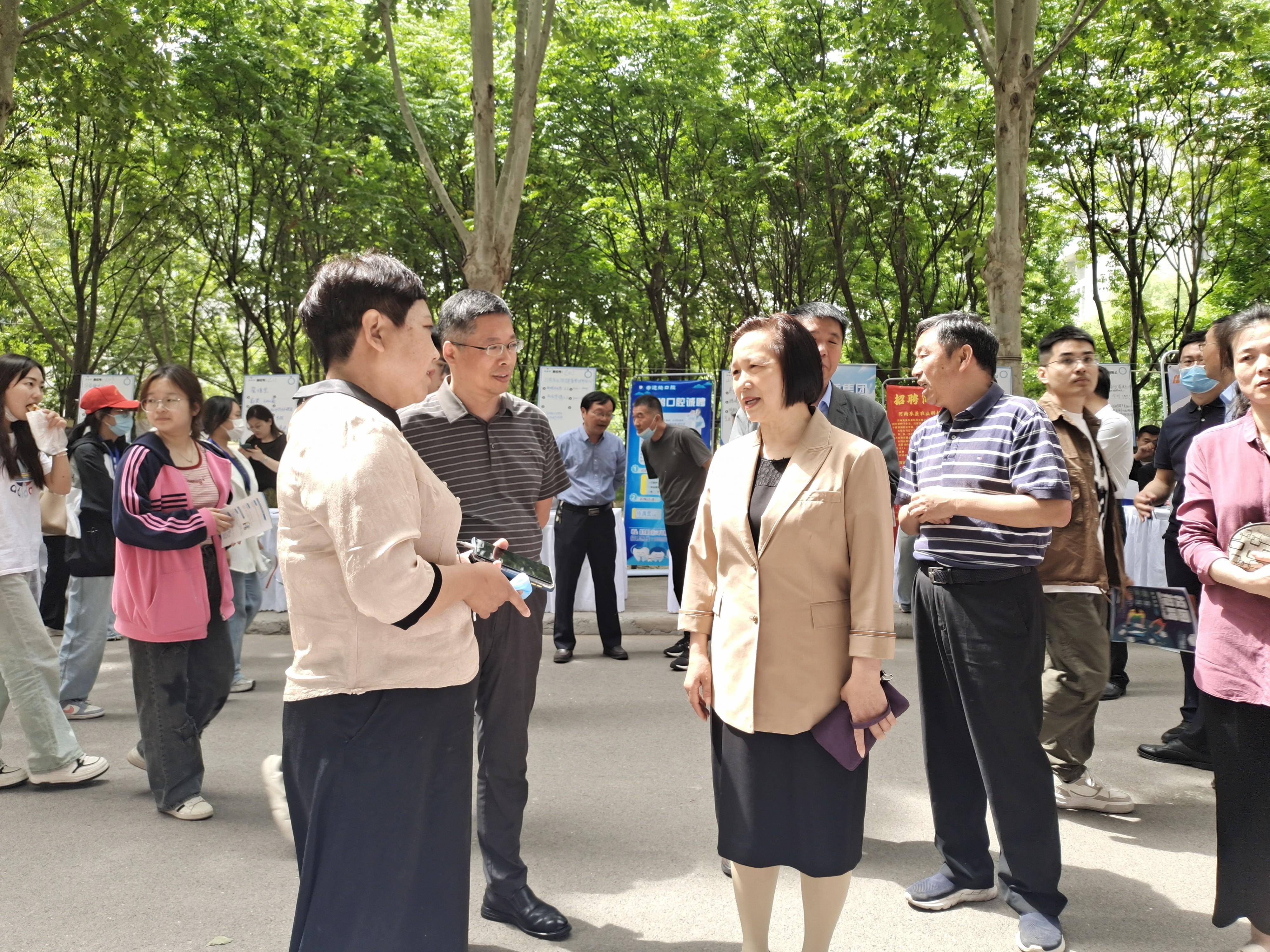 武陟县人社局:就业服务进校园 校政企合作促就业