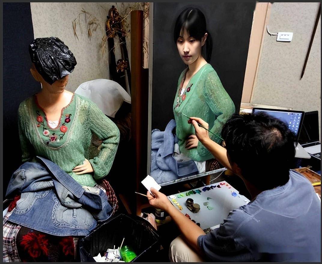 但他又不想直接放弃,然后找到朋友做个了假人穿上衣服,凭着回忆之前的