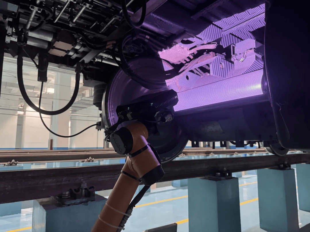 又一地铁 首台车辆智能巡检机器人上线