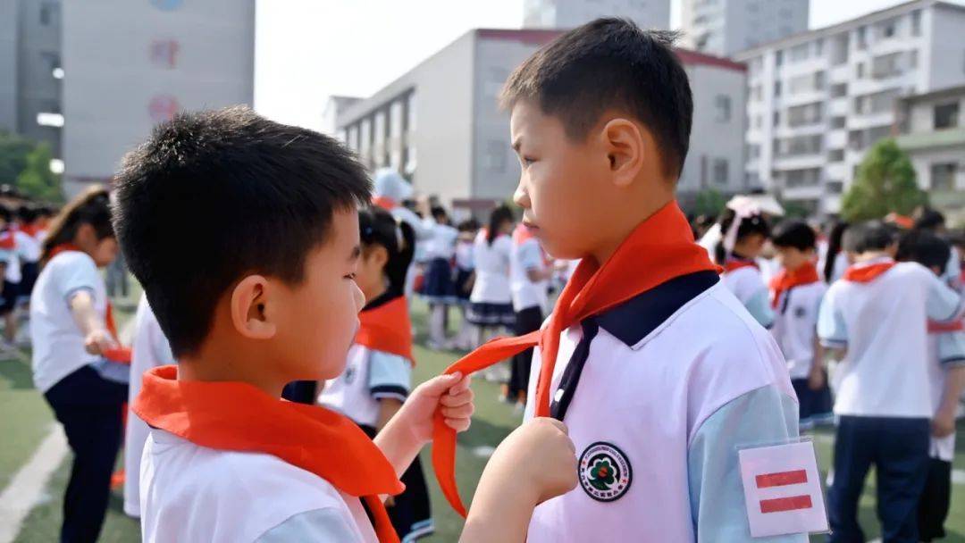 小小红领巾,闪闪在我心——实验二小举行2024年新队员入队仪式