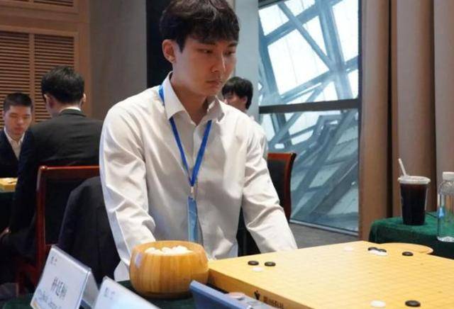 杨鼎新周泓余,压着朴廷桓崔精暴揍,8强80手90%胜率!