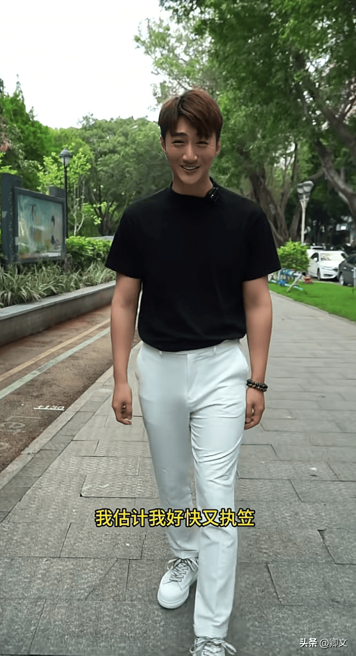 回应原视频(引自:蔡淇俊抖音号) 蔡淇俊力挺粤语直播获赞蔡淇俊坚持用