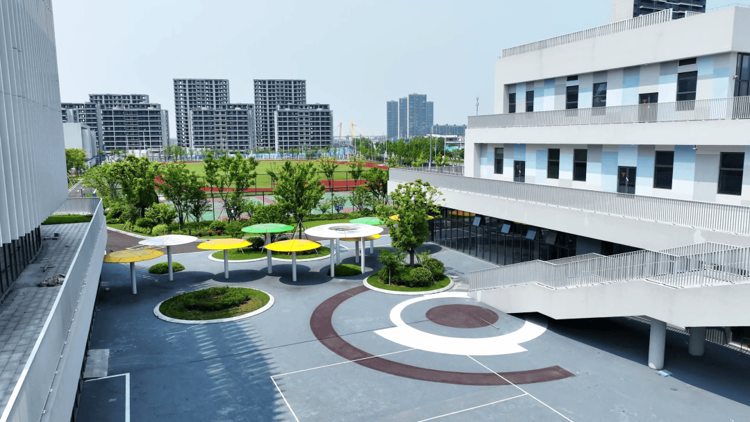 据悉,杭州英特外国语学校建校于2008年,是浙江省乃至长三角地区国际化