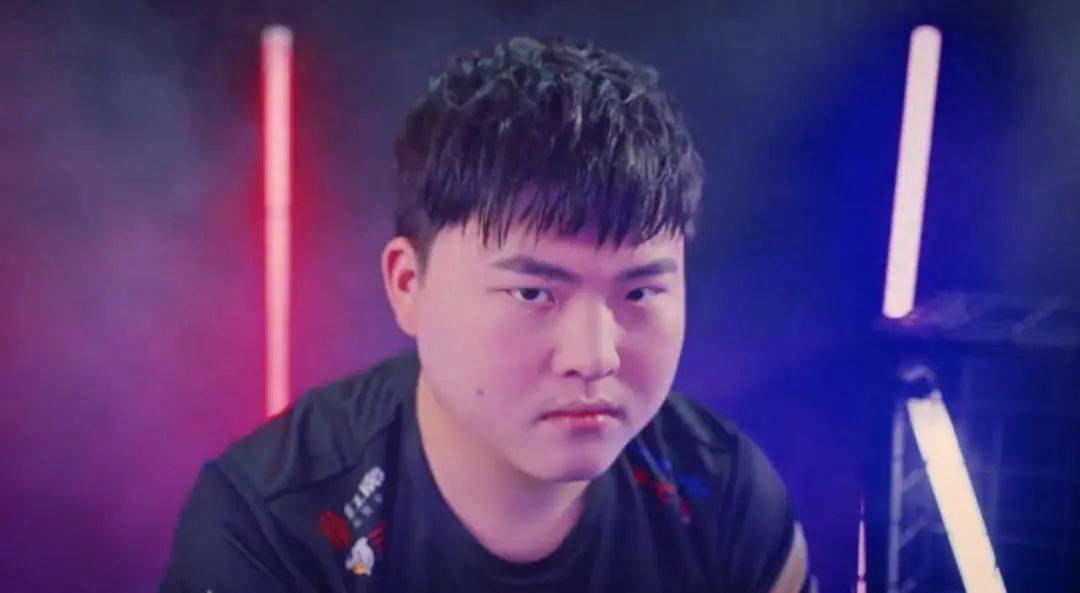 uzi宣布队伍入住lpl基地!传奇杯第一队长,冠军势在必得