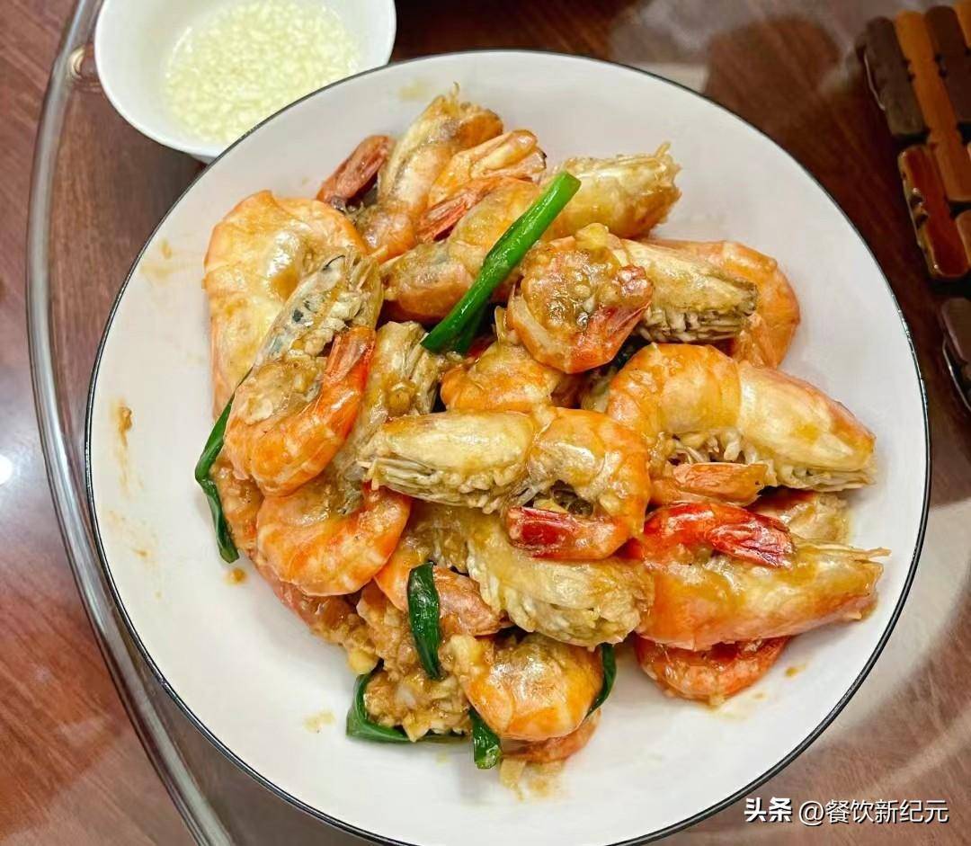 湖南小伙去广东女友家,做了一桌丰富饭菜,丈母娘:彩礼不要了