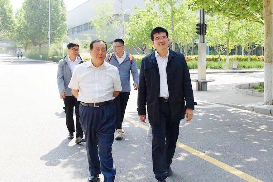管委会副主任赵丰东,雄安新区建设和交通管理局副局长赵勇,物业管理组