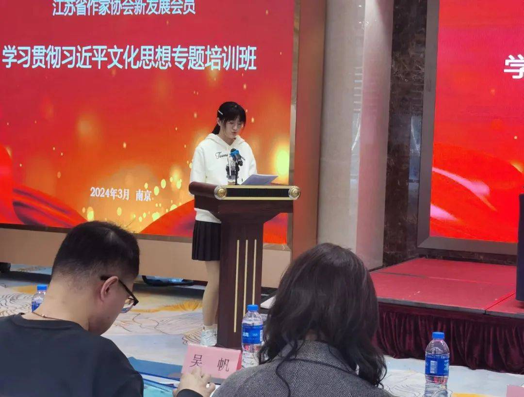 最年轻会员!看南信大文学少女成长记