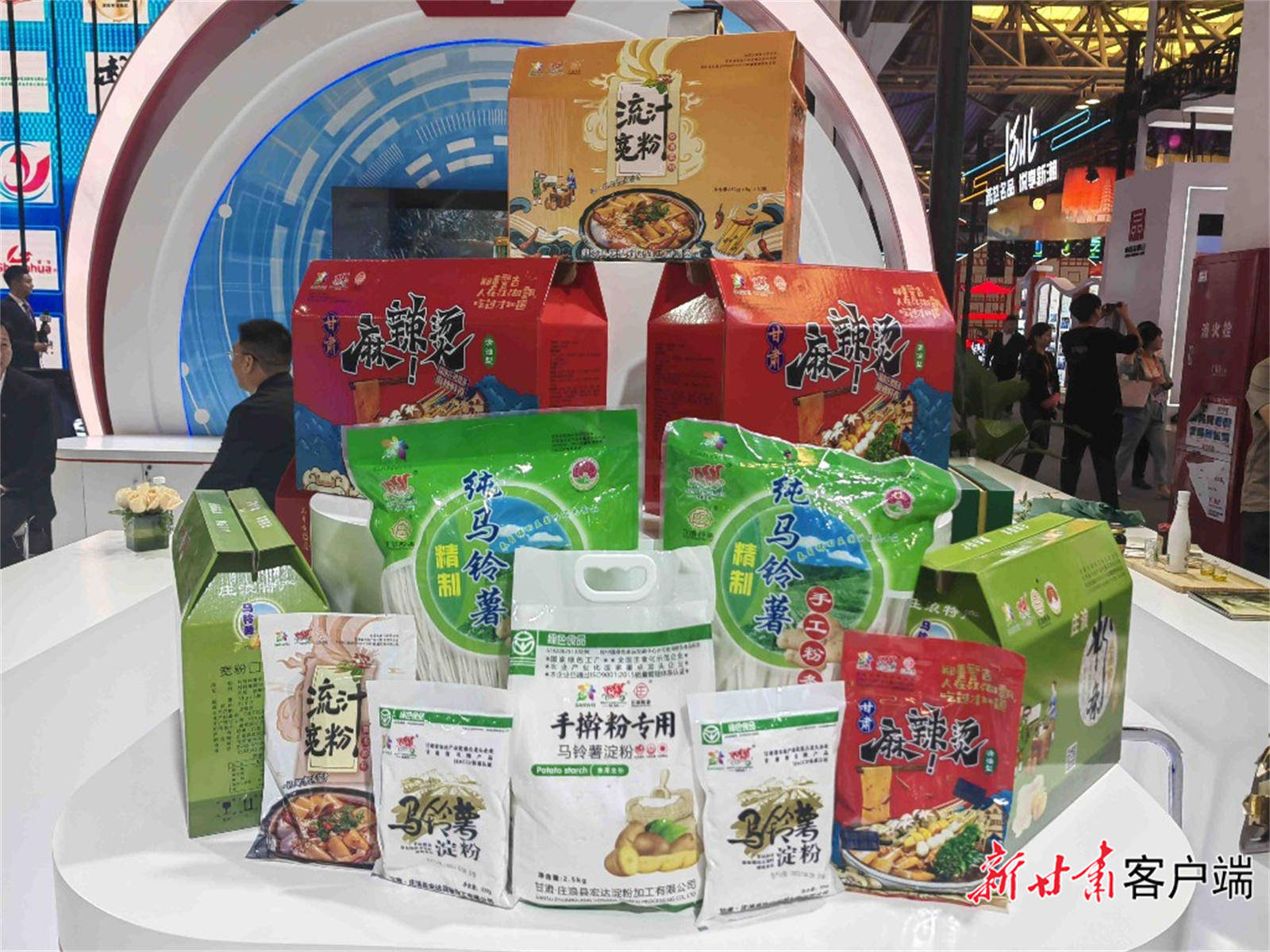 新甘肃·甘肃日报记者曹立萍摄临近中午12点,甘肃馆"甘味"品鉴区仍有