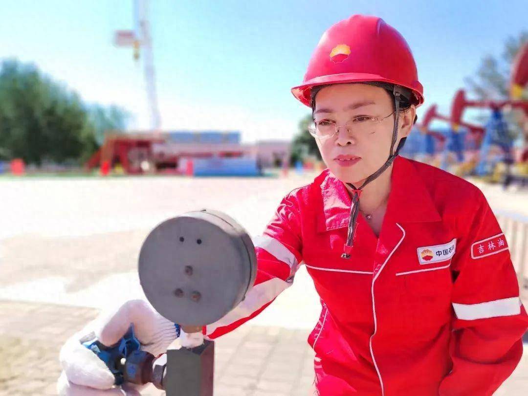 劳模风采·2024年全国五一劳动奖章|李英:从"工"到"匠"的一路繁花