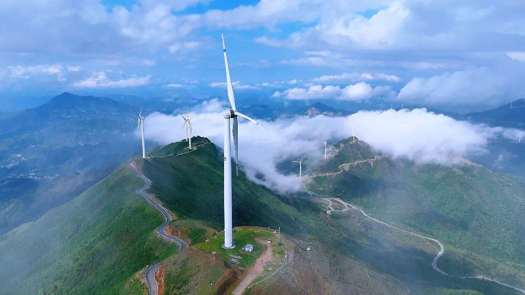 上犹县双溪草山筑峰顶美不胜收.